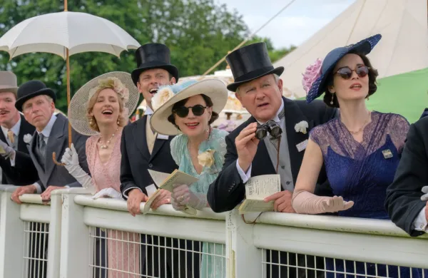 Dražba se bo začela 18. avgusta, film Downton Abbey: The Grand 
Finale pa bo v kinematografih septembra.