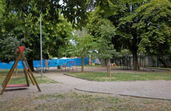 Na tem majhnem prostoru se v dopoldanskih urah zbere večje 
število otrok iz bližnjih vrtcev. 
