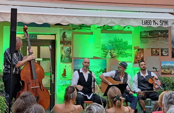  Peter Della Bianca & The Toukrs so sinoči nastopili Pri Špini v 
Ljubljanski ulici  v Izoli.