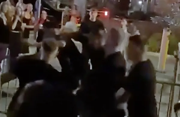 Napad v Poreču: stanje napadenega 19-letnika se je poslab&scaron;alo, sodi&scaron;če osumljencem odredilo pripor