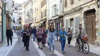 Kinoatelje  te dni  ponuja  tretji cikel filmskih sprehodov po Gorici in 
Novi Gorici. Tokrat na kolesu.
