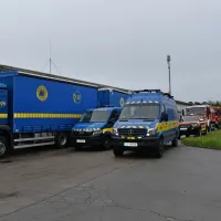 42 gasilcev in 19 članov spremljevalnega osebja se je iz Ljubljane včeraj popoldne odpeljalo v konvoju 17 vozil. 