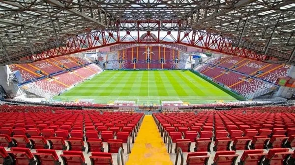 Na tržaškem stadionu pred novo sezono še ni bilo nogometašev.