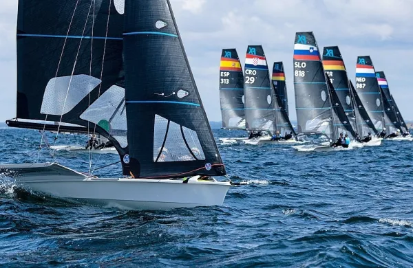 Na mladinskem svetovnem prvenstvu za 49er, 49er FX in nacra 17 
sta v dveh razredih nastopili tudi dve slovenski posadki.
