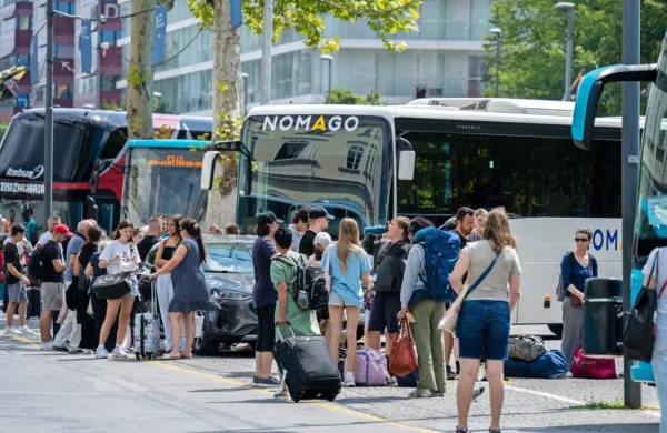 Sindikat voznikov avtobusov opozarja, da opravljanje javne 
službe vedno bolj temelji na tržnem modelu, kar  ogroža dostopnost in kakovost javnega cestnega potniškega prometa.