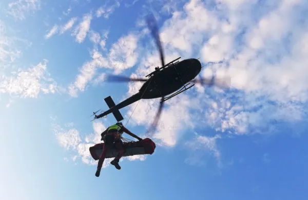 Helikopterska nujna medicinska pomoč je že 20 let zgolj pilotski 
projekt. Glede na to je za bolnike in ekipe nujne medicinske 
pomoči skrajni čas, da se to končno spremeni, opozarja podpredsednik sekcije za urgentno medicino Matevž Privšek. 