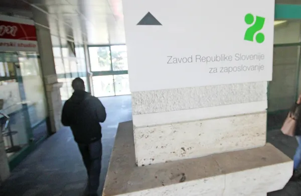 Julija nekoliko več brezposelnih