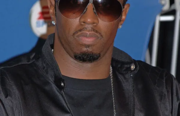 Sean Diddy Combs ostaja v priporu.