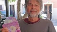 

Cveto Kobal  z novo zgoščenko Razpihal sem nebo