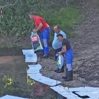 Na reki Unici naftni madeži