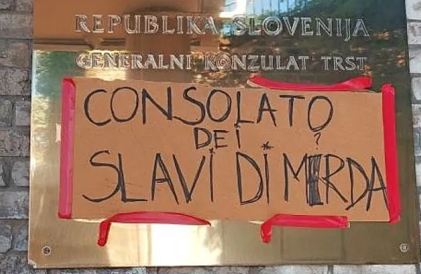 Generalni konzulat RS v Trstu je bil te dni tarča dveh napadov 
nacionalističnih skupin.