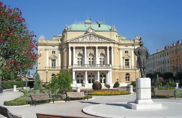 Na Hrvaškem vremenoslovci opozarjajo pred novim vročinskim 
valom. Ta bo že danes zajel območje Reke (na fotografij).