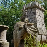 Hanibalov slon s posebnim dodatkom  - stolpičem