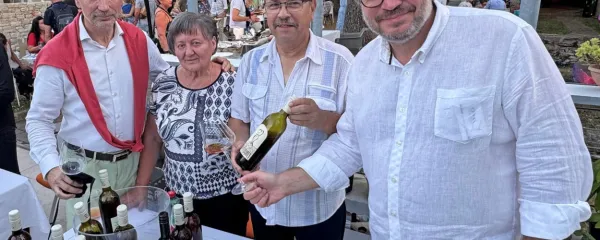 Marija in Božidar Zorjan med direktorjem istrskega turističnega 
združenja Denisom Ivoševićem (levo)  in organizatorjem prireditve 
Che Gusto! Glaucom Bevilacquo.