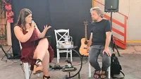 V galeriji ArTina so v nedeljo odprli razstavo Miklavža Komelja (na 
fotografiji  s Tino Saražin).