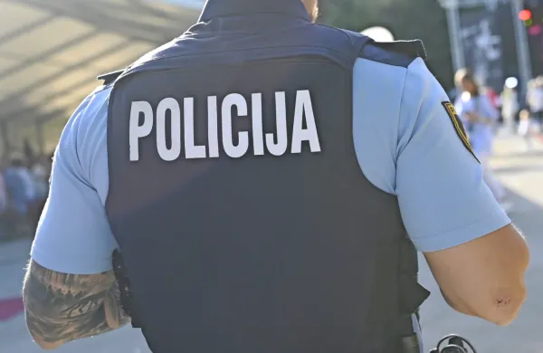Italijan v Latviji naročal velike količine peletov, ki jih večinoma ni plačal