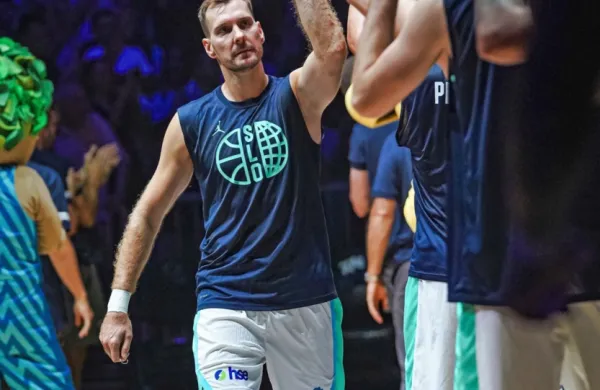 Zoran Dragić  je bil od eurobasketa  leta  2011  vedno član izbrane 
vrste, zaradi poškodbe je izpustil le  evropsko prvenstvo 2017. 