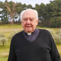 Upokojeni koprski škof dr. Jurij Bizjak bo ob prazniku daroval  tri  maše.

