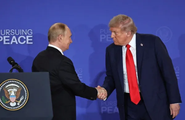 Predsednika Donald Trump in Vladimir Putin sta se srečala na 
Aljaski.