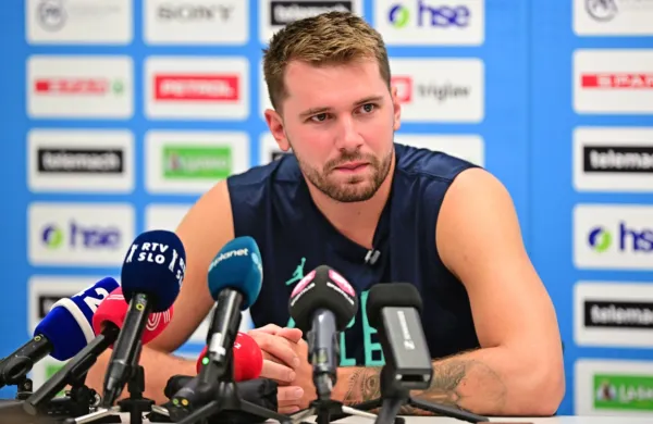 Košarkarji Slovenije so odigrali tretjo tekmo v sklopu priprav na 
evropsko prvenstvo in v Rigi brez Luke Dončića, ki ga je selektor 
Aleksander Sekulić taktično pustil na tribuni, izgubili proti Litvi z 
72:94.