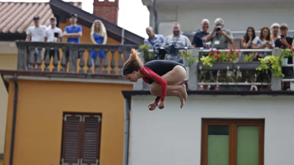 V skokih z vi&scaron;ine so se pomerili skakalci s &scaron;tirih celin