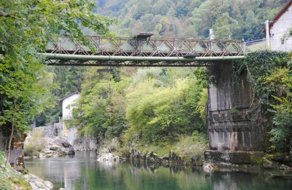 Obnovili bodo most čez Idrijco