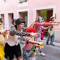 V Koper s festivalom Pri svetilniku prihajajo tudi klovni, ki vabijo 
na štiri delavnice. 