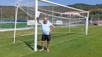 Ker živi v neposredni bližini, je Karlo Emeršič tudi reden gost 
dekanske nogometne zelenice.