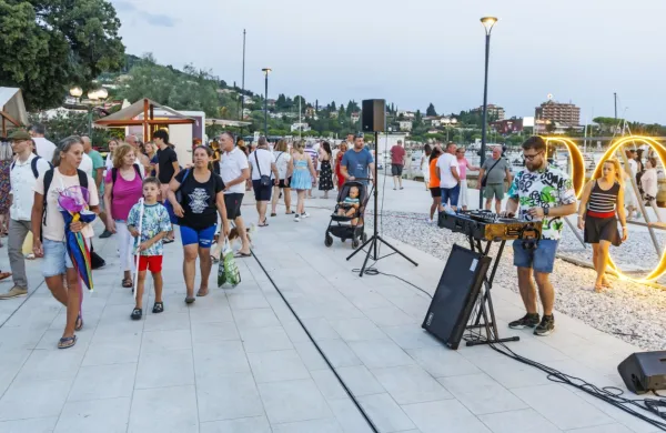 Tujih gostov je bilo več kot pred letom, obisk domačih gostov pa se 
je zmanjšal.