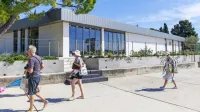 Nepremičnino na eni najbolj elitnih lokacij v središču Portoroža, tik ob promenadi, je kupilo podjetje TCG Invest, ki je že lastnik  sosednjih 
prostorov v zgradbi, v njih deluje  drogerija DM. 



