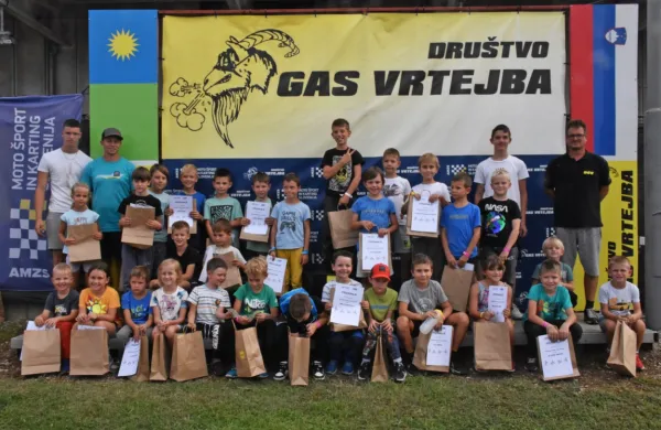 To so otroci, ki so danes  od inštruktorjev prejeli diplome za 
uspešno učenje osnov motociklizma.