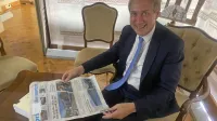 Jean-Philippe Carpentier si je z zanimanjem ogledal izvod Primorskih novic, v katerem smo poročali o njegovem obisku 
grobnice na Kostanjevici.  