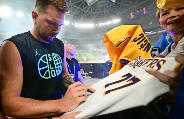 Na Poljskem ni nič drugače: kjerkoli se pojavi, je Luka Dončić 
magnet za občinstvo.