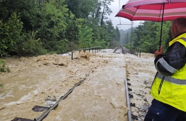 Železniška proga med Koprom in Rižano ni prevozna.