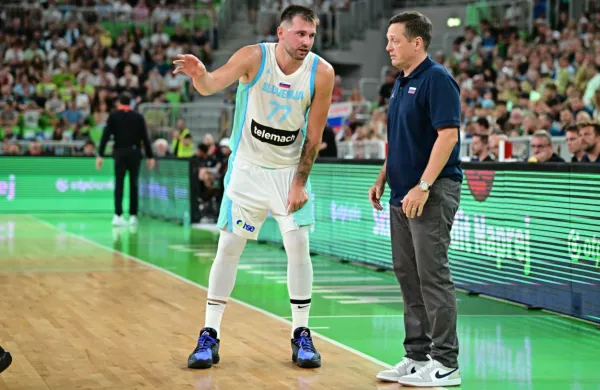 Luka Dončić in selektor Aleksander Sekulić