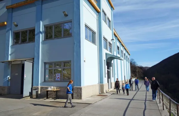 Neporabljen denar bi lahko bil namenjen za nadgradnjo vodovodnega sistema Mrzlek. Na fotografiji je vodarna.