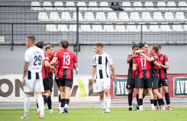 Nogometaši Mure in Primorja so se v 7. krogu Prve lige Telemach 
razšli brez zmagovalca z 2:2 (2:1).