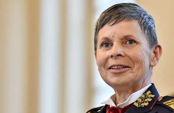 Alenka Ermenc je pred nekaj dnevi postala prva slovenska 
generalka, danes pa prva načelnica naše vojske.
