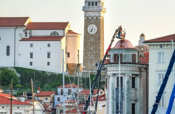 Sredi maja se je na palačo Gabrielli v Piranu, kjer domuje 
Pomorski muzej, tudi vrnila kupola.