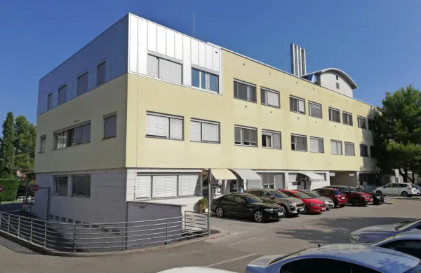 V ZD Izola so morali posredovati policisti.