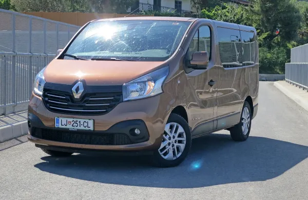 Potovalka na &scaron;tirih kolesih