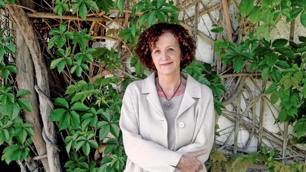 “Primorski prostor mi je v veselje. V njem vedno najdem kaj 
domačega, prepoznavam konflikte, mentaliteto, ki mi je blizu. 
Imam celo občutek, da imamo podoben humor,” pravi Maja 
Haderlap.