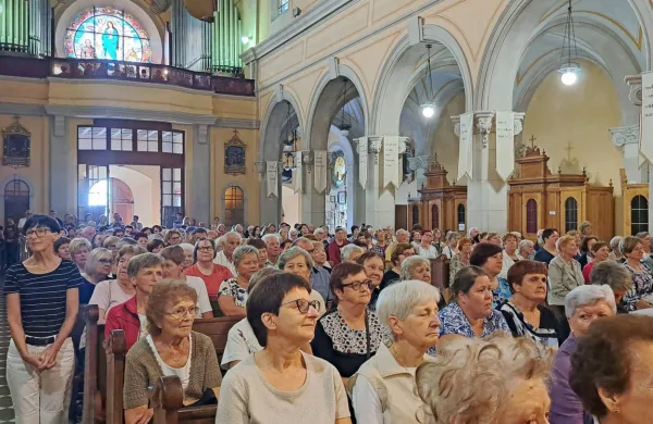 Na Sveti Gori je bila v nedeljo zahvalna maša ob 35-letnici 
Škofijske karitas Koper.