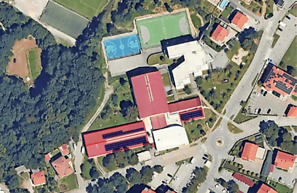 Na streho divaške šole bo nameščena sončna elektrarna.