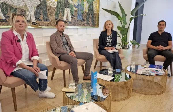 Podrobnosti nedeljske proslave ob prazniku priključitve Primorske k matični domovini, ki jo bodo gostili v Ilirski Bistrici, so predstavili (z leve): režiserka proslave Katja Pegan, župan 
občine Ilirska Bistrica dr. Gregor Kovačič, direktorica občinske uprave Jana Knafelc Strle in višji svetovalec  v občinski upravi Luka Špilar.    