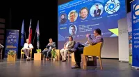 Udeleženci konference Clusters meet Regions so razpravljali tudi o vlogi regijskih inovacij kot rezultatu sodelovanja industrije, akademske sfere 
in odločevalcev