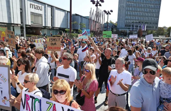 Na protestu v Ljubljani so pozvali k umiku predlaganih sprememb 
pri sofinanciranju zasebnih vrtcev.