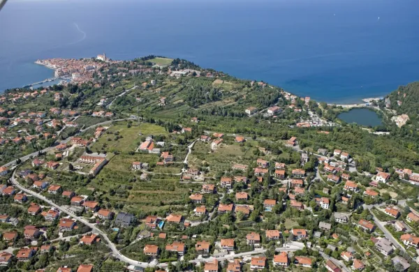Prostorski načrt za območje na Belem Križu nad Portorožem je 
občinski svet prvič sprejel leta 2018.