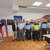 Sedmerica policistov pomagala re&scaron;evati življenja