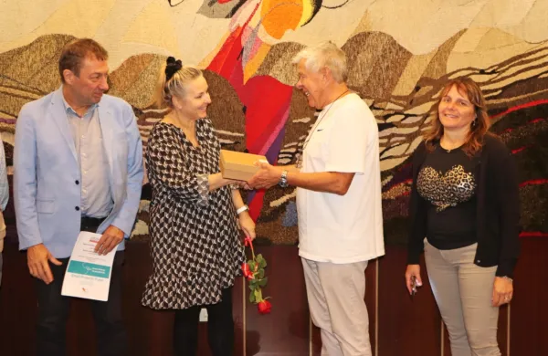 Pavli Jarc čestitke za dosedanje delo izrekamo tudi v kulturnem 
uredništvu Primorskih novic.